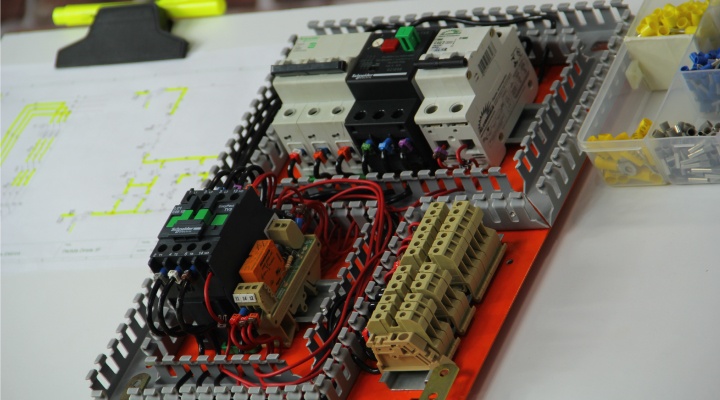 comandos elétricos curso