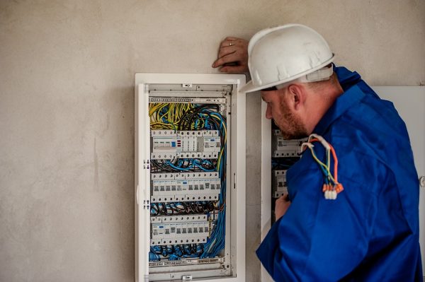 curso para Eletricista Autônomo: eletricista em painel