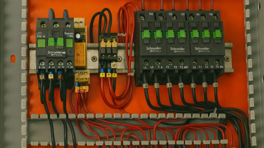 como montar painel elétrico